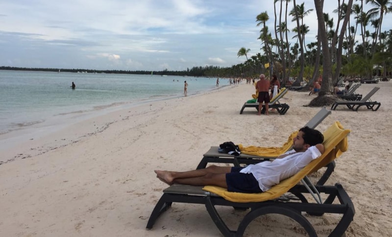 Ecco come si preparano gli azzurri per il prossimo PSC Praga: chi in spiaggia e chi come Alessio Isaia con la cucina della mamma