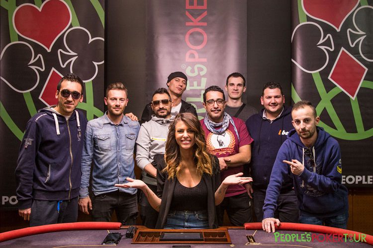 Gli 8 finalisti con Pamela (Foto Blog PPTour))