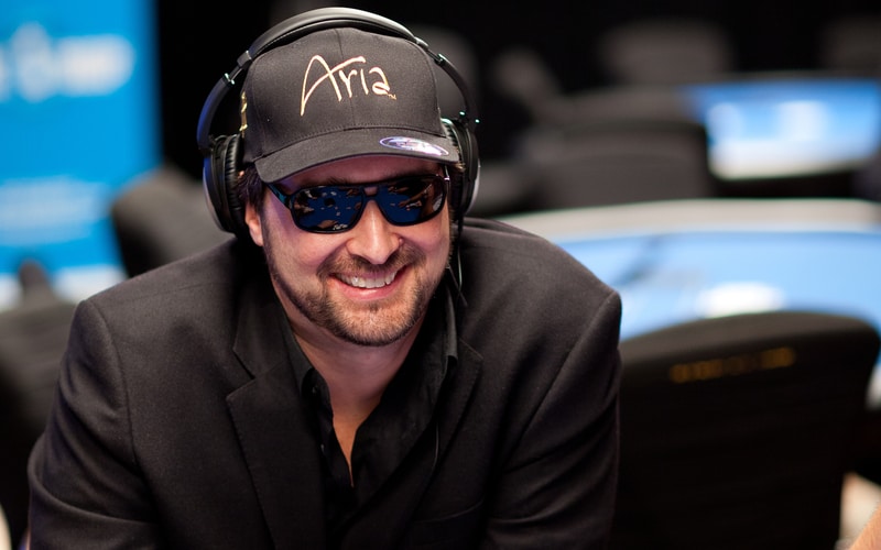 Phill Hellmuth è entrato in gioco
