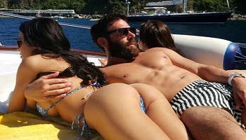 Dan Bilzerian a Capri in bella compagnia, come sempre