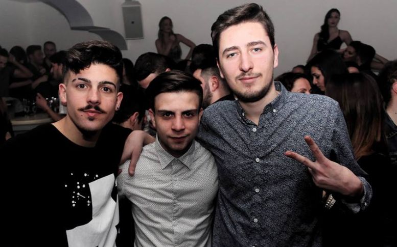 Alberto Cigliano con un paio di amici