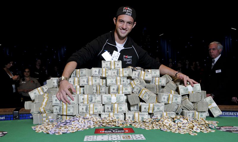 WSOP 2018 Main Event – Joe Cada tra i 26 left. C’è anche Sylvain Loosli, comanda Aram Zobian