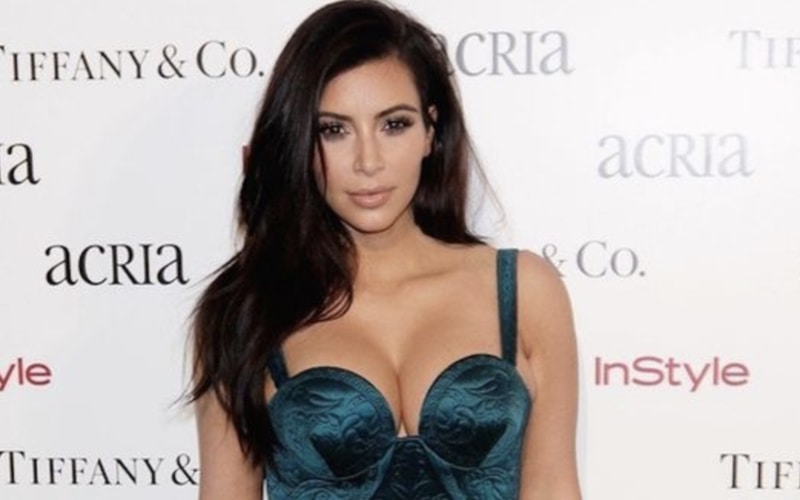 Kim Kardashian pokerista per beneficenza, con lei anche la madre Kris Jenner