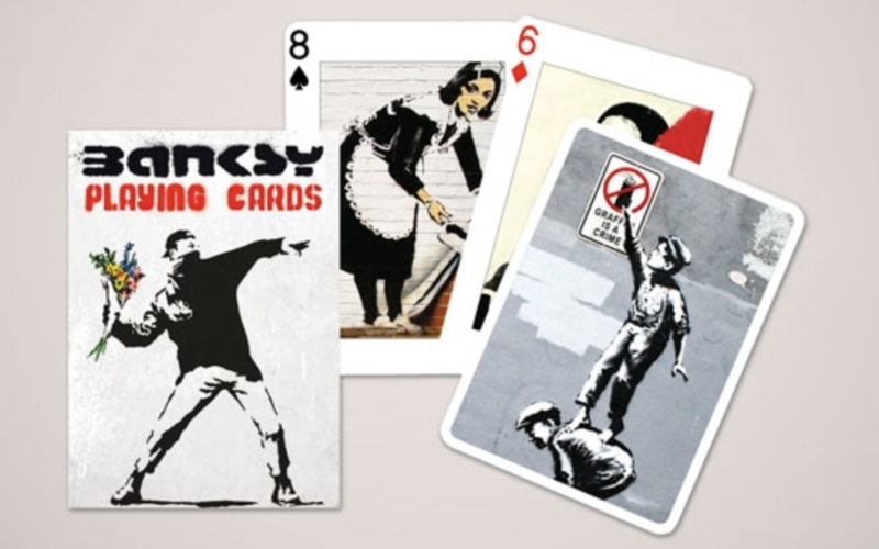 Carte da poker con immagini di Banksy, il noto street artist inglese