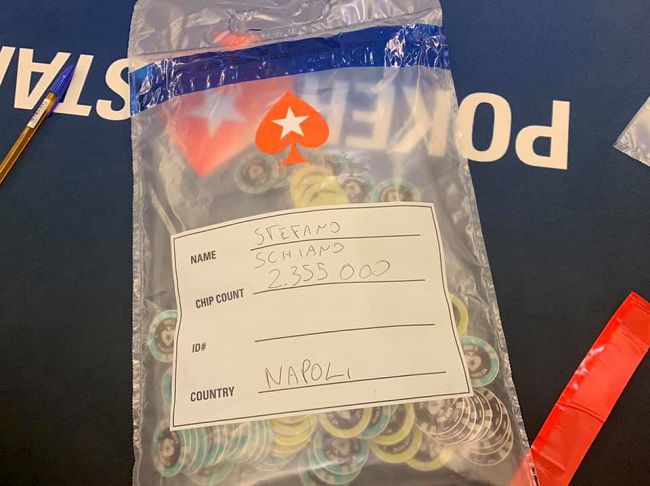 La busta con le chips di Stefano