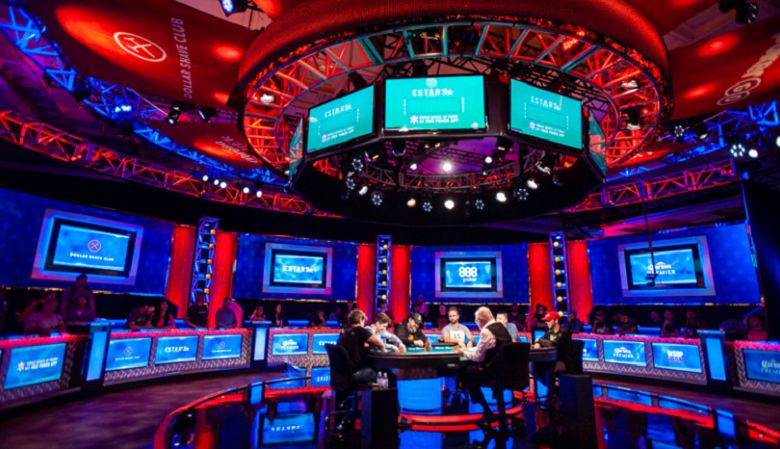 Negreanu al Final Table con Green e Imsirovic (Foto WSOP - Joe Giron) Negreanu al Final Table con Green e Imsirovic (Foto WSOP - Joe Giron)