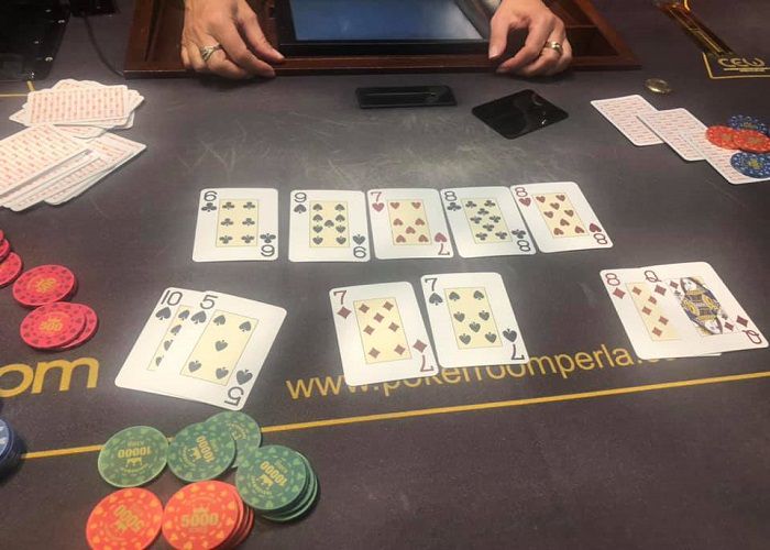 Una delle mani giocate da Enrico Mosca