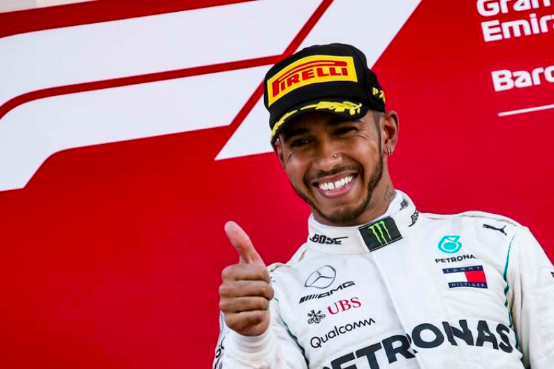 Esordio negativo per Lewis Hamilton al tavolo da poker online. Il campione Formula 1 prossimo ambasciatore del gioco?