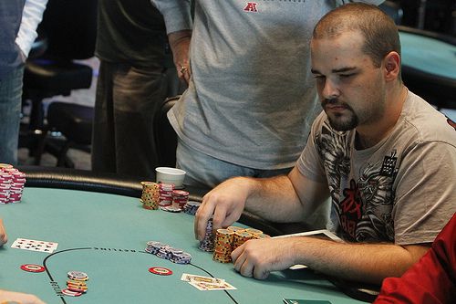WSOP 2020: Upeshka De Silva squalificato dal tavolo finale domestic. Per Matt Stout è il karma, e lo accusa di Multi-Account