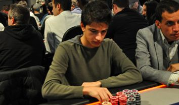 Poker Online: Enrico Camosci 4° al Super Million di GGPoker per $205,795 ma l’uomo del giorno è ancora Darren Elias.  Max Pescatori vince scommettendo su di lui