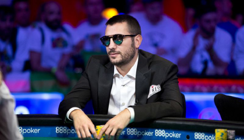 Dario Sammartino ospite nel podcast Il Muschio Selvaggio spiega il poker a Fedez