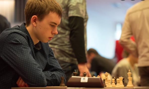 Tornei poker online nel mondo: un gran maestro di scacchi, Ottomar Ladva, vince il primo Super MILLION$ della stagione 2, partendo ancora da un satellite