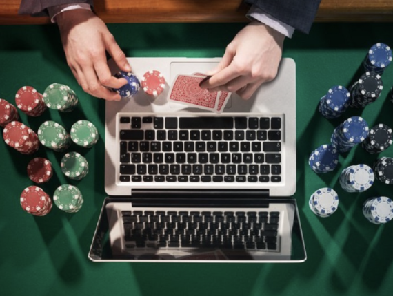 Poker Online: NicDC000 vince un altro Sunday Special. 500gasta comanda il Main Event MicroMillions. Bel colpo di Quattrucci3 al HR